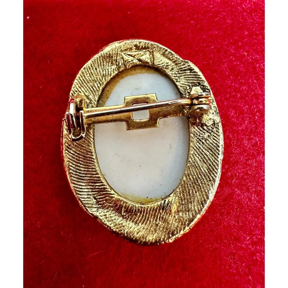 Vintage Portrait Brooch Lot 2 Lady Cameo Style Martha Washington Stieler